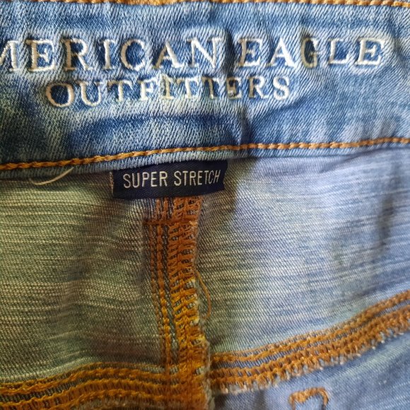 American Eagle Outfitters Distressed Hi-Rise Shortie Denim Shorts - 6 - Picture 13 of 16
